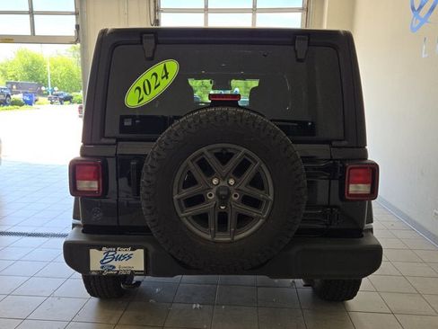 Used 2024 Jeep Wrangler Unlimited Sport AWD/4WD image 12