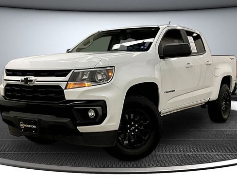 Used 2022 Chevrolet Colorado LT w/ Trail Boss Package AWD/4WD image 3