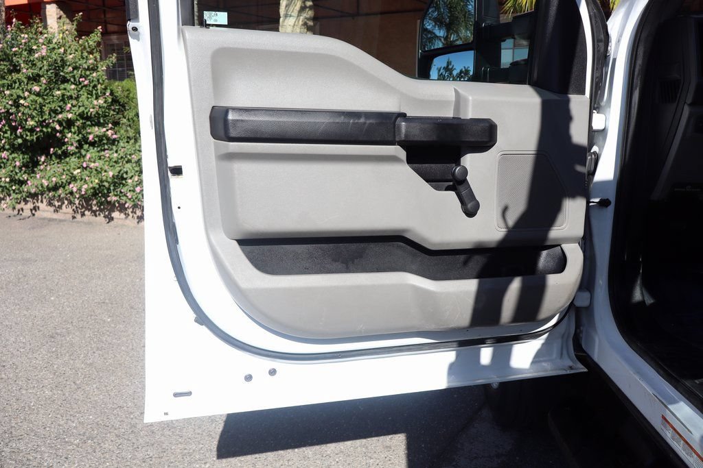Used 2018 Ford F550 2WD Regular Cab Super Duty image 16