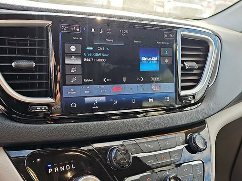 Used 2024 Chrysler Pacifica Touring-L image 20