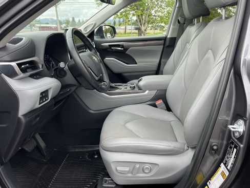 Used 2021 Toyota Highlander Limited AWD/4WD image 10