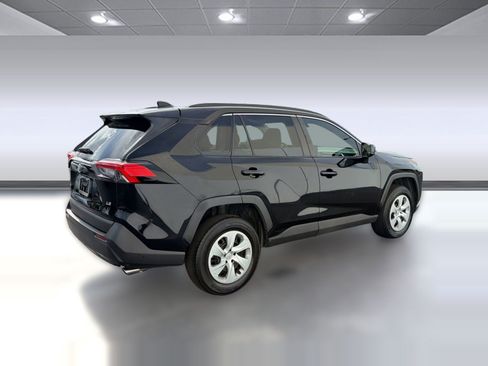 Used 2021 Toyota RAV4 LE FWD image 9