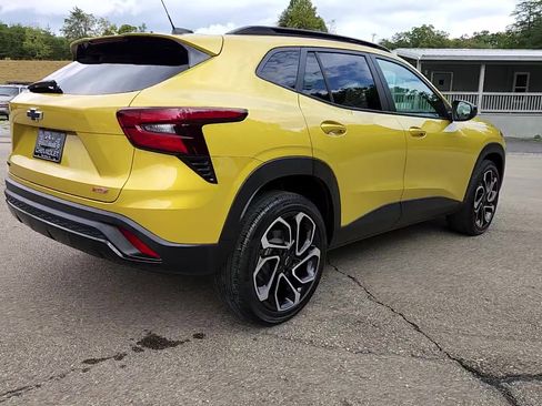 Used 2024 Chevrolet Trax RS w/ Sunroof Package image 15