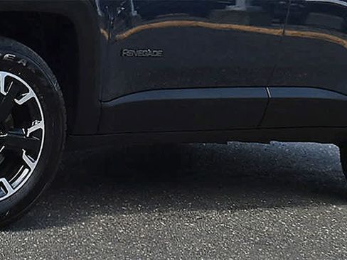 Used 2023 Jeep Renegade Latitude AWD/4WD image 25
