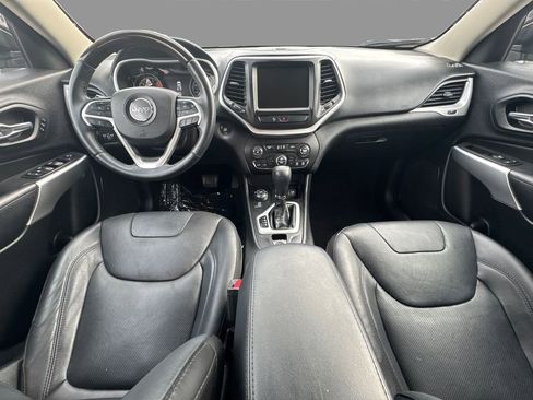 Used 2018 Jeep Cherokee Overland image 23