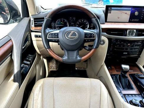 Used 2020 Lexus LX 570 4WD w/ Luxury Package image 22