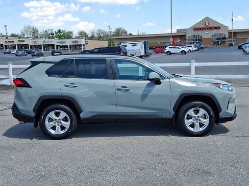 Used 2021 Toyota RAV4 XLE w/ Convenience Package AWD/4WD image 7