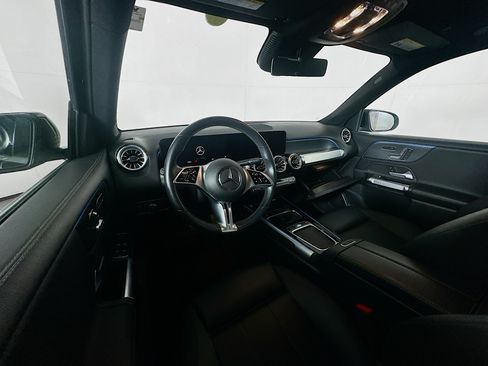 Used 2025 Mercedes-Benz GLB 250 4MATIC image 18