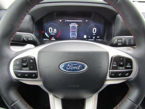 Used 2025 Ford Explorer Active image 21