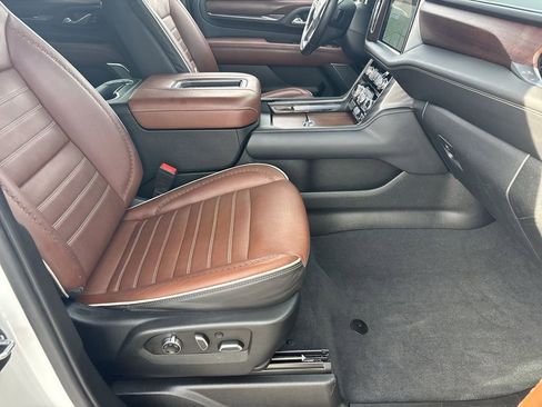 Used 2023 GMC Yukon XL Denali Ultimate image 29