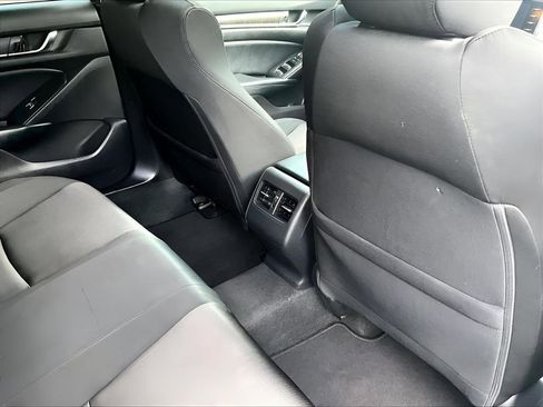 Used 2018 Honda Accord EX image 12