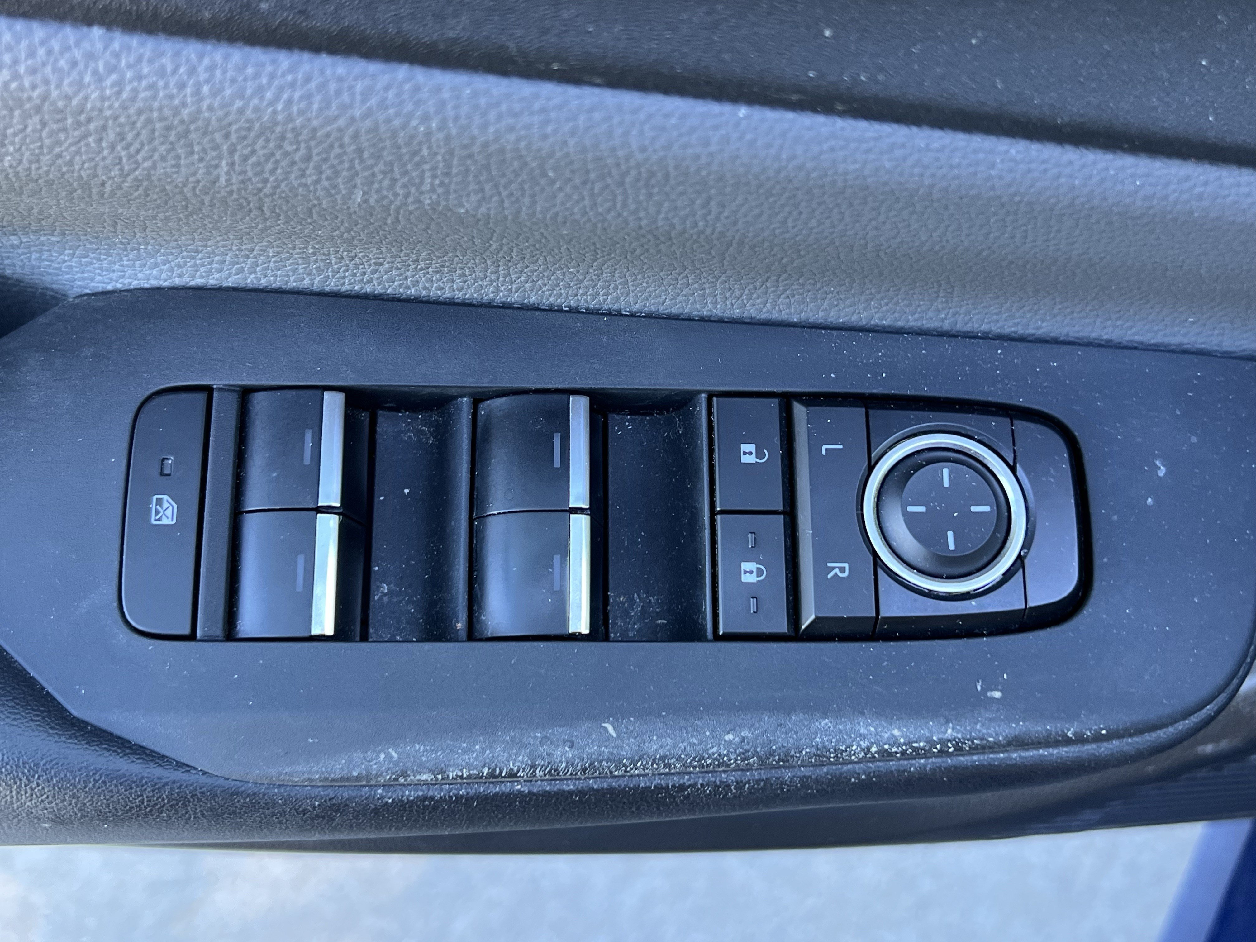 Used 2025 Toyota Prius XLE FWD image 15