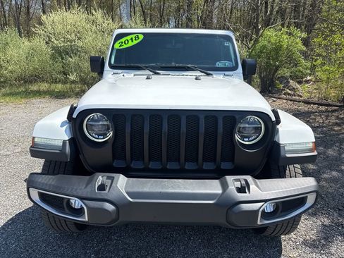 Used 2018 Jeep Wrangler Unlimited Sahara image 2