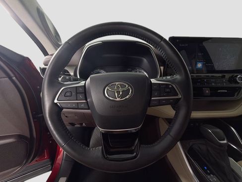 Used 2021 Toyota Highlander Limited image 12