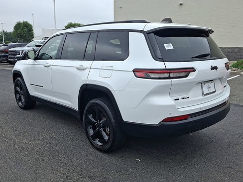 Used 2023 Jeep Grand Cherokee L Limited w/ Black Appearance Package AWD/4WD image 4