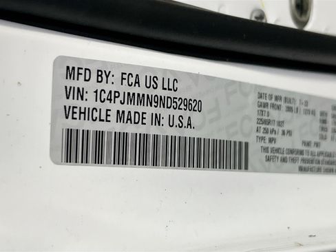 Used 2022 Jeep Cherokee Latitude Lux w/ Mopar Interior Package AWD/4WD image 30