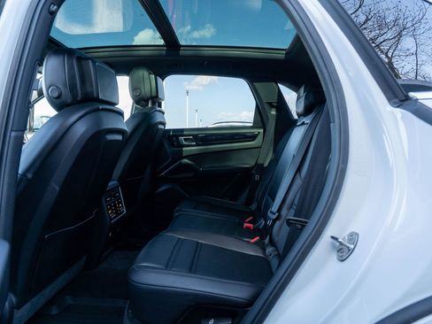 Certified 2023 Porsche Cayenne S image 32
