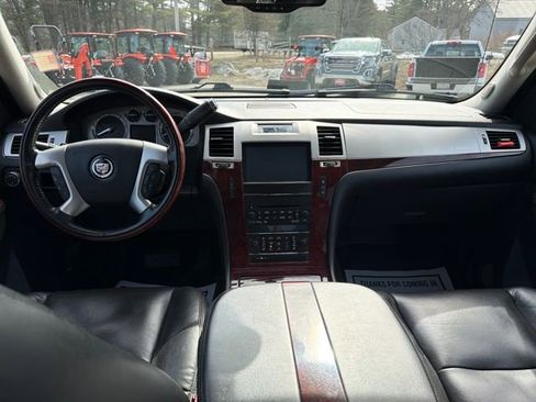 Used 2011 Cadillac Escalade EXT Luxury AWD/4WD image 13