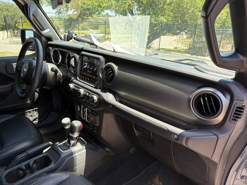 Used 2023 Jeep Gladiator Mojave AWD/4WD image 39