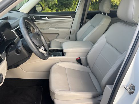 Used 2023 Volkswagen Atlas SE w/ Panoramic Sunroof Package FWD image 14