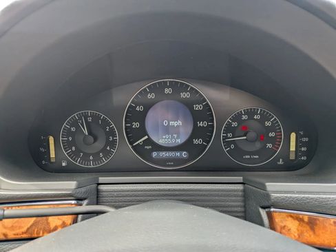 Used 2005 Mercedes-Benz E 500 Sedan image 16