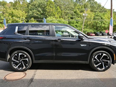 Used 2023 Mitsubishi Outlander SE image 8
