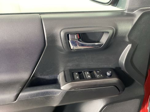 Used 2019 Toyota Tacoma TRD Off-Road AWD/4WD image 14
