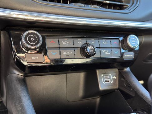 Used 2022 Jeep Compass Limited image 21