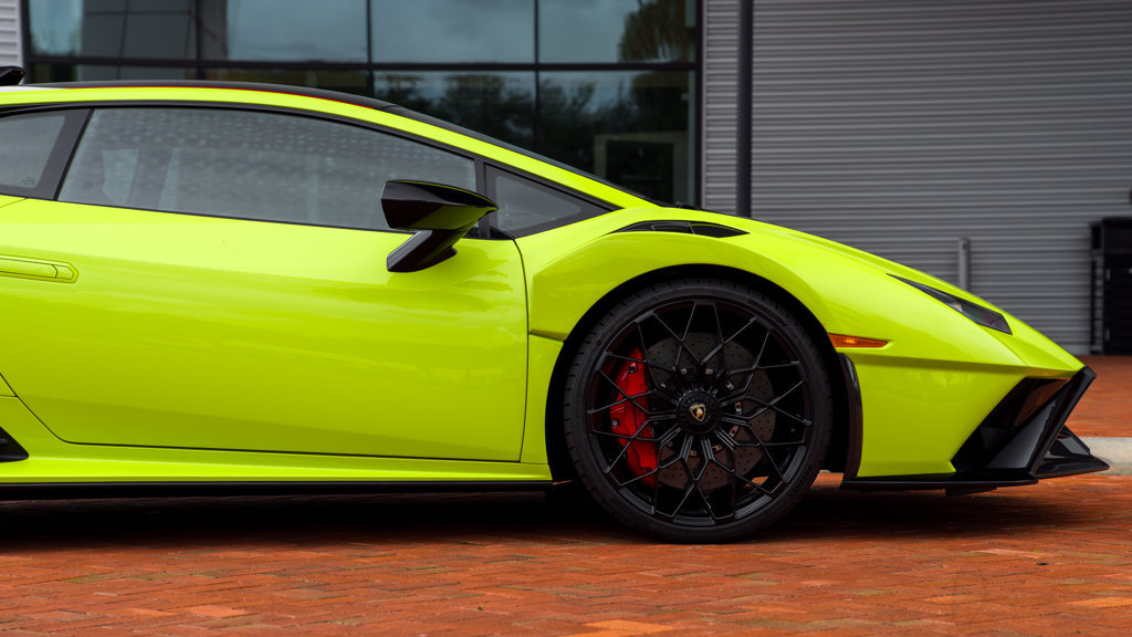 Used 2022 Lamborghini Huracan STO RWD image 9