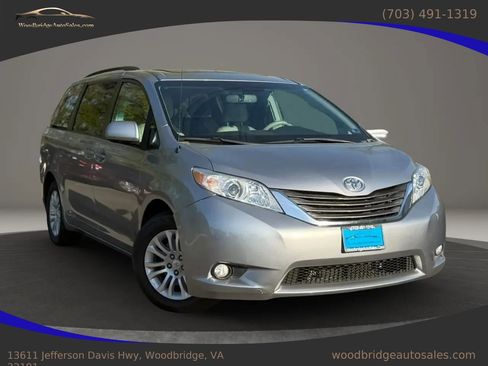 Used 2011 Toyota Sienna XLE image 1