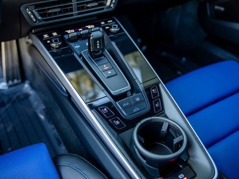 Used 2022 Porsche 911 Carrera image 11