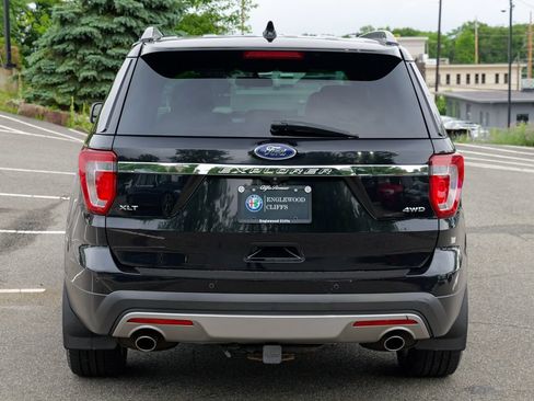 Used 2017 Ford Explorer XLT w/ Equipment Group 202A AWD/4WD image 6