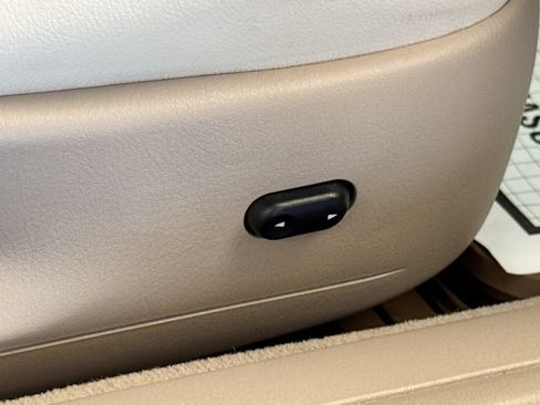 Used 2005 Ford Thunderbird 50th Anniversary RWD image 21