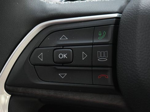 Used 2023 Jeep Grand Cherokee L Limited image 23