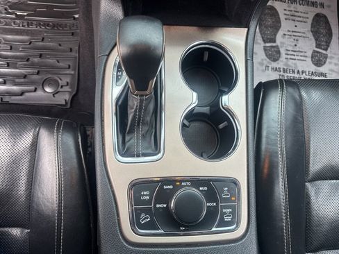 Used 2016 Jeep Grand Cherokee Overland image 23