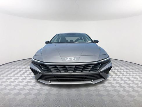 Used 2025 Hyundai Elantra SEL FWD image 2