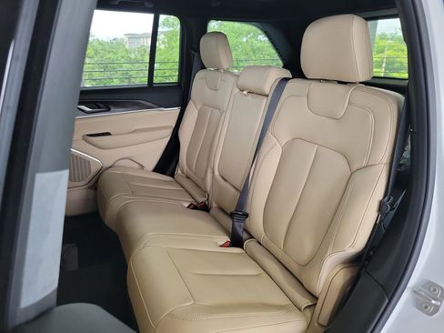 New 2026 Jeep Grand Cherokee Limited RWD image 8