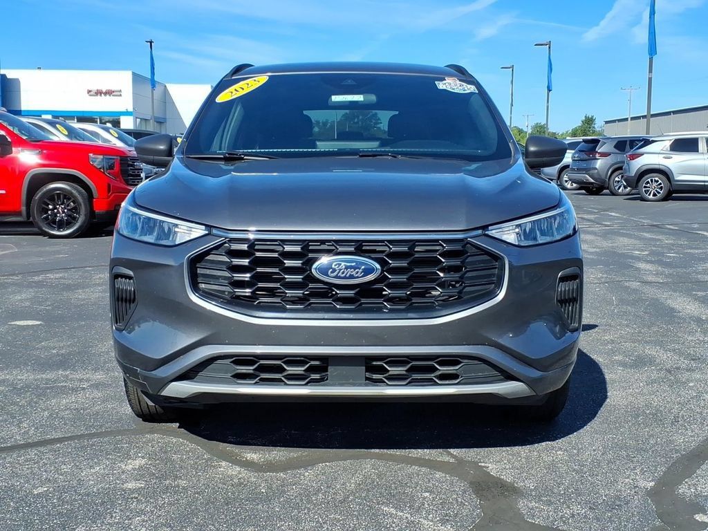 Used 2023 Ford Escape ST-Line w/ Tech Pack #1 AWD/4WD image 2