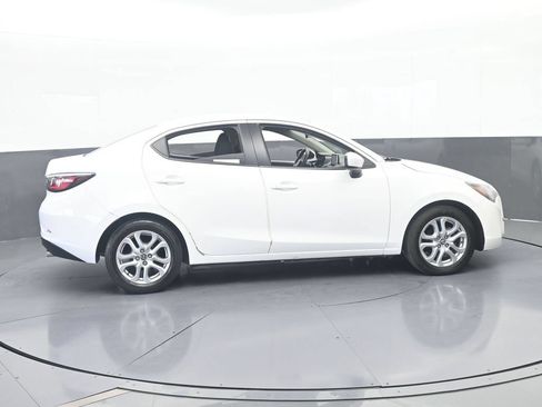 Used 2017 Toyota Yaris iA FWD image 7