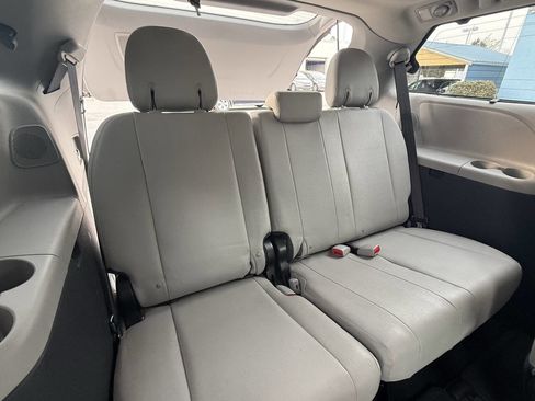 Used 2015 Toyota Sienna Limited Premium image 28