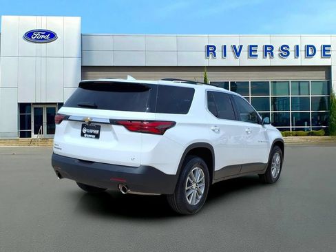 Used 2023 Chevrolet Traverse LT FWD image 7