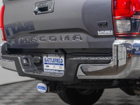 Used 2019 Toyota Tacoma TRD Off-Road image 8