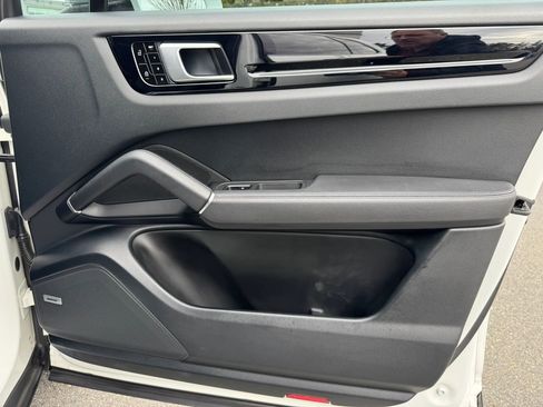 Used 2019 Porsche Cayenne image 40