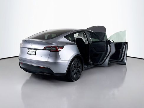 Used 2024 Tesla Model Y Long Range image 33