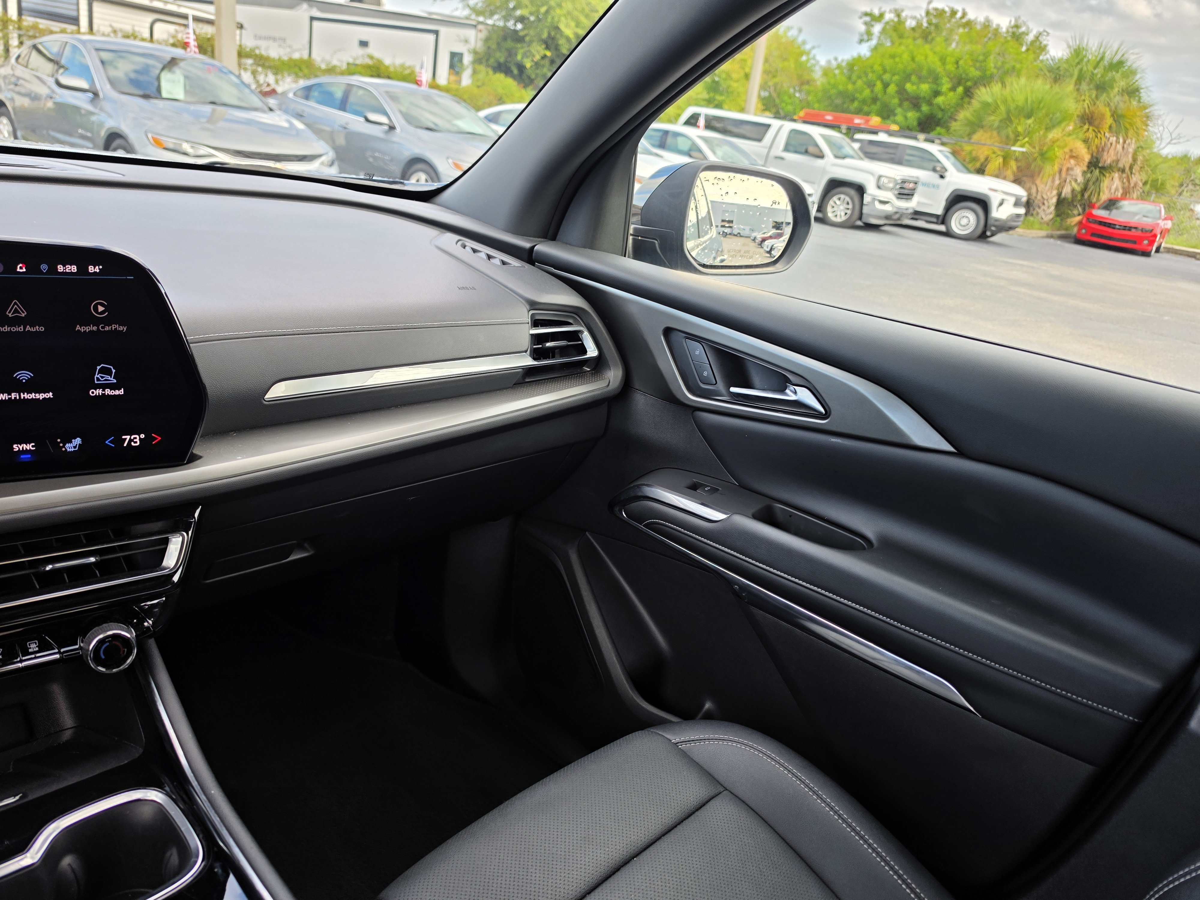 Certified 2025 Chevrolet Traverse LT FWD image 10