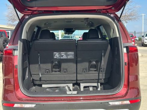 Used 2022 Kia Carnival LX image 31