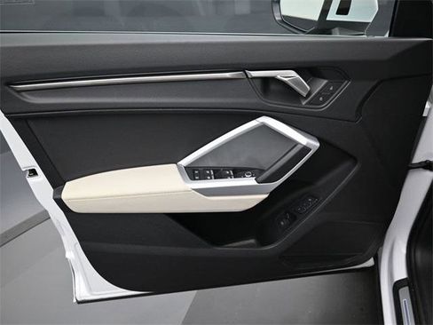 Certified 2025 Audi Q3 2.0T Premium w/ Convenience Package image 11