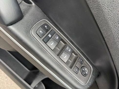 Used 2022 Chrysler 300 Touring L AWD/4WD image 16