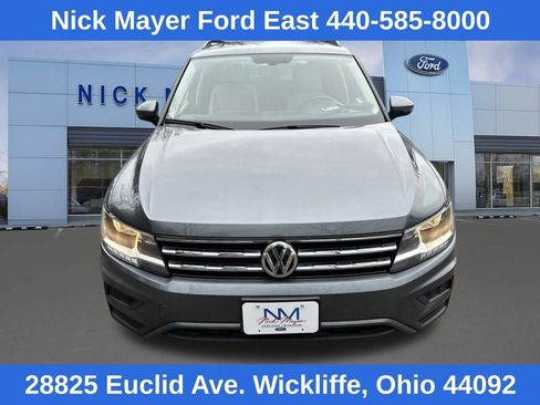 Used 2020 Volkswagen Tiguan SE w/ Panoramic Sunroof Package image 2
