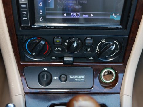 Used 2000 MAZDA MX-5 Miata RWD image 26